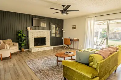 Image de Elegant Cozy 3 Bedroom Home with Large Backyard