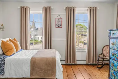 Image de Sunny Historic 3br Townhouse in Mystic’s Downtown