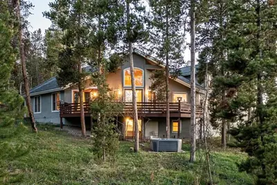 Image de Large Home, 11 beds, 2 Family Rooms, Hot Tub!