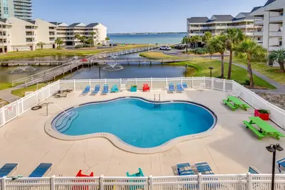 Image de Bayfront Pensacola Beach Condo w/ Pool & Elevator