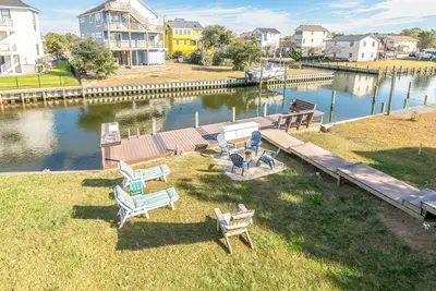 Image de Lagoon Escape - Canal Front, Hot Tub, Community Pool, Pet Friendly!