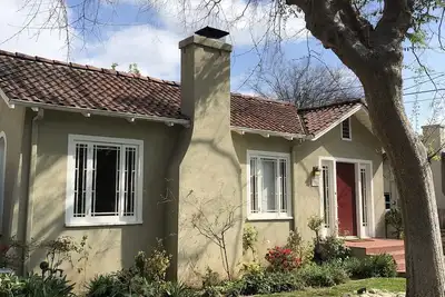Image de Charming Historic Highlands Home in Pasadena! Reserve Your Stay Today! !
