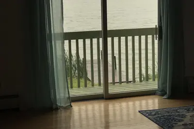 Image de Spacious Lakehouse on Cayuga Lake with bonus efficiency apartment, great rates!