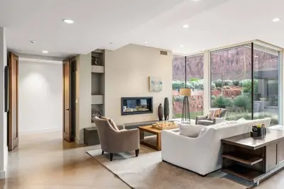 Image de Modern Desert Home w/ Private Backyard