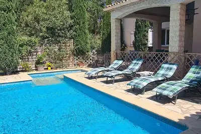 Image de Jolie maison de campagne avec piscine sous le soleil de la Provence