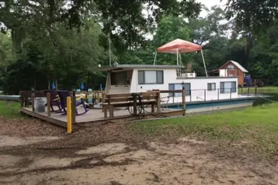 Image de A Shore Bet 36' Vintage Houseboat.
