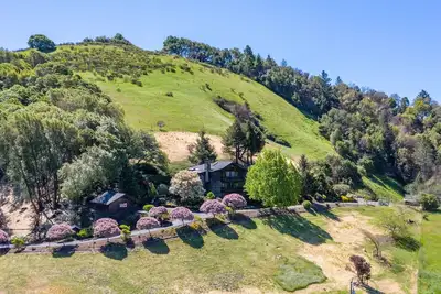 Image de Modern Farmhouse Villa with Captivating Panoramic Views, Hot Tub and Sauna!