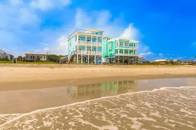 Image de Beachfront at its Best!
