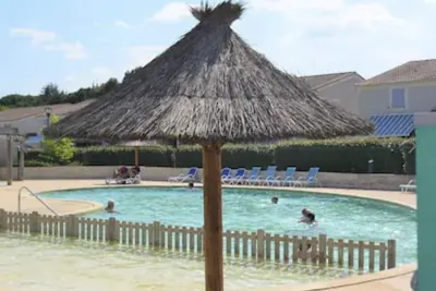 Image de Maison dans résidence avec piscines à Vallon Pont d’Arc