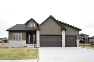 Image de Spacious 4-Bedroom House with 3 Bathrooms in West Omaha.