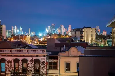 Image de StayCentral - Brunswick Central Townhouse - Union St, Brunswick - 3 Bedrooms, 4 Beds, 2 Bathrooms, 1 secure undercover parking spot.