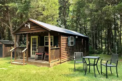 Image de Cozy Cabin w/firepit, tucked in the woods on a Kentucky farm. Nature awaits!