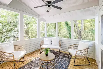 Image de Boho, Walking Downtown, Porch, Office\/Monitor