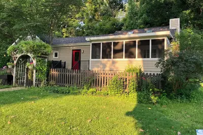 Image de Harbor Country-Rolling Prairie Retreat on 7 private wooded acres w\/heated pool
