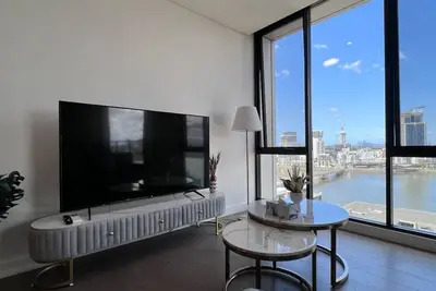 Image de Your Luxury Weekend Getaway 1b waterview Apt in Wentworth Point