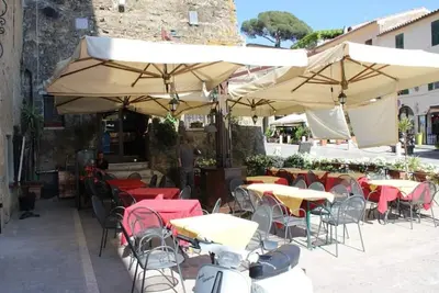 Image de Designer Studio with Sea Views in Historic Coastal Town - Dream Beach Retreat!