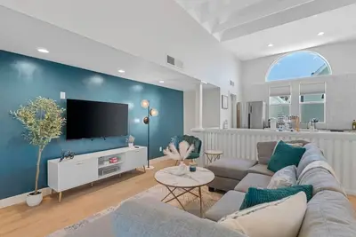 Lux Desert Oasis | Pool Table, Parking, Location