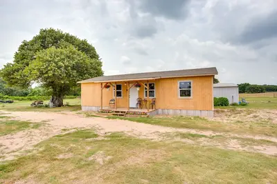 Image de Thackerville Getaway w\/ Porch - Near WinStar!