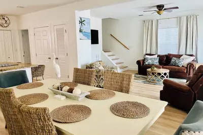Image de 4 bed 4 bath Gulf Views w/private boat ramp, golf cart, bikes and kayaks