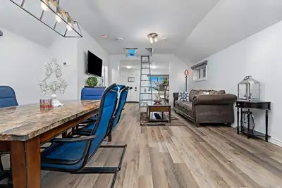 Image de Cozy beach cottage minutes from beach!