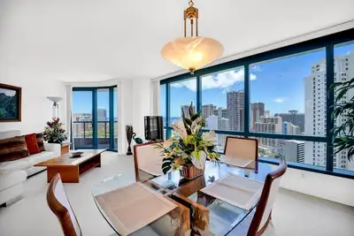Image de Stunning High-Floor Unit with Spectacular Ocean, Diamond Head, and Waikiki Views