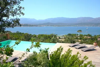 Image de Belle Villa 4 chambres classée 3 étoiles avec piscine et vue mer