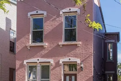 Image de The Pink House in Cincinnati - 5 mins from Downtown, Otr, Findlay, & Clifton! \n