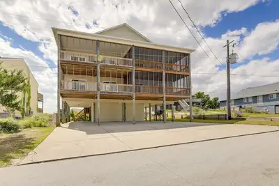 Image de Inviting Atlantic Beach Townhome ~ 1/2 Mi to Ocean