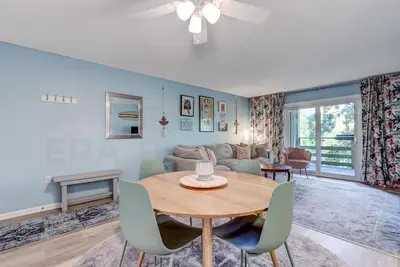 Image de New Listing! Secluded location a few blocks from the beach, easy access by traveling the walkway