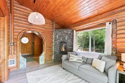 Image de Tree Frog Terrace - mountain trail w/ views, river access, 4+pets
