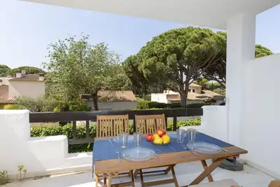 Agréable appartement pour 4 personnes avec piscine, Wifi, Tv, terrasse et parking