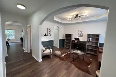 Image de Baychester Getaway! \n\n2 blocks from the beach, minutes from downtown