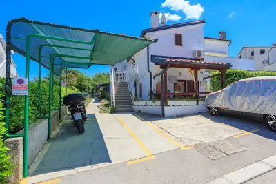 Image de Appartement de deux chambres avec la terrasse Njivice, Krk (A-20542-a)