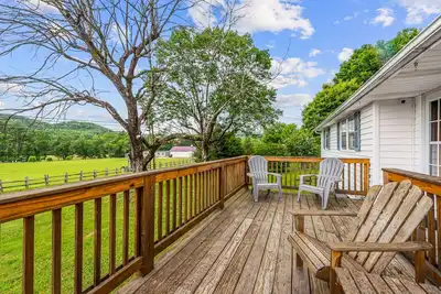Image de Inviting home with game room, firepit, full kitchen, central Ac, & W/D
