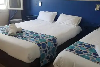 Image de Always a Great Idea To Unwind! Near Square Raymond Muriot! with Onsite Parking!