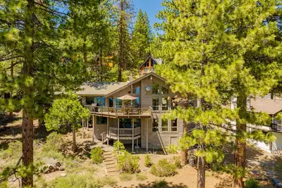 Image de Crystal View by AvantStay | Al Fresco Dining w/ View of Lake Tahoe + Crystal Bay