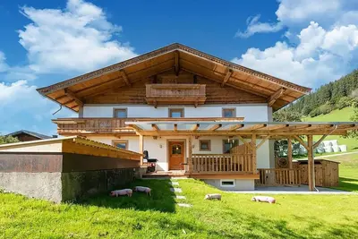Image de Ferme rénovée Stoanerbauer avec vue
