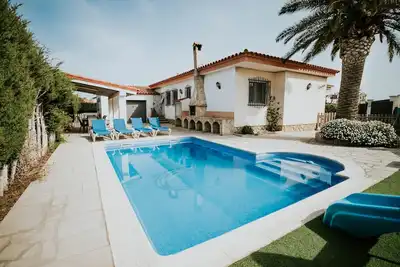 Maison de vacances \"Llastres\" avec vue sur les montagnes, piscine privée & Wi-Fi