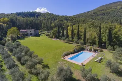 Image de Tuscan villa with stunning views!