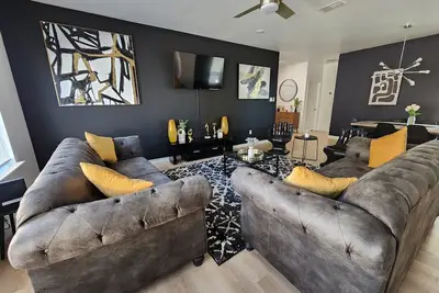 Image de new Lubbock property close to all the action.