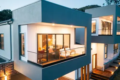 Image de Āyubō - A charming three-story house nestled in the picturesque suburb of Apollo Bay.