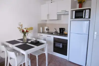 Image de appartement climatisé a 5 minutes de la belle plage de sable de la Favière