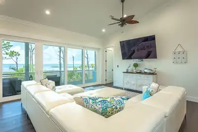 Image de Brand New, 3 Br, 2 Bath Plantation Bay Front Home, Fishing, Community Pools, Community Beach Access