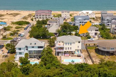 Image de Atlantic Sunrise - Bright Renovated 9br | Private Pool | Hot Tub