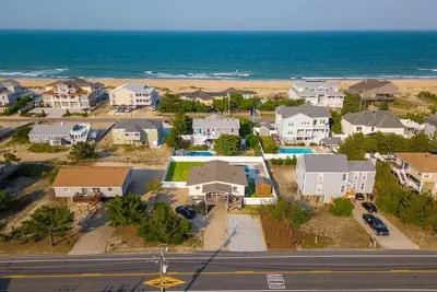 Image de Coral Point - Updated Cozy 4 bedroom w/ Salt Water Pool