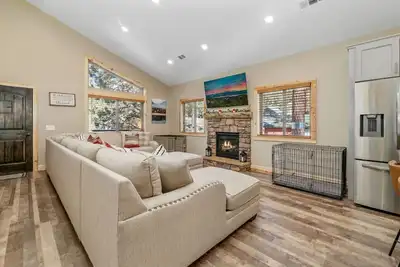 Image de Just Grizzly-Modern-Elegant 3Bed-2bath-Pets Ok