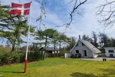 Image de Bright, very well-kept stone house, open kitchen and large shower room