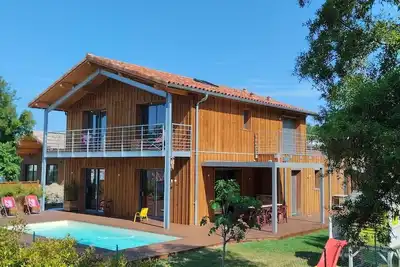 Image de Maison neuve de 150m2, avec piscine chauffée face à la forêt, proche de la plage