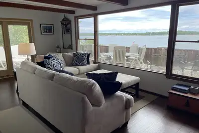 Image de Intimate Island Getaway with Stunning 180Ëš Waterfront Views