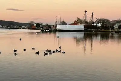 Image de Downtown Mystic Captain’s House & Cottage – Water Views